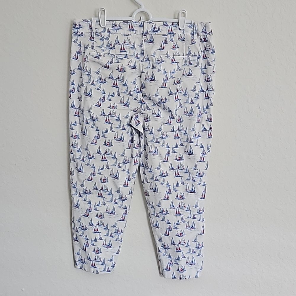 Talbots red, white and blue sailboat print capris. Size 10